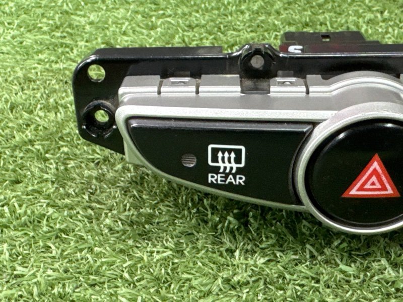 Кнопка аварийной сигнализации Hyundai Solaris 1 2013 RB