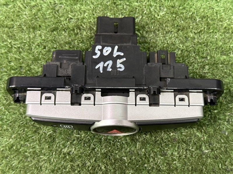 Кнопка аварийной сигнализации Hyundai Solaris 1 2013 RB