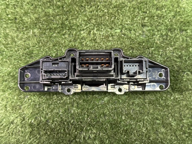 Кнопка аварийной сигнализации Hyundai Solaris 1 2013 RB