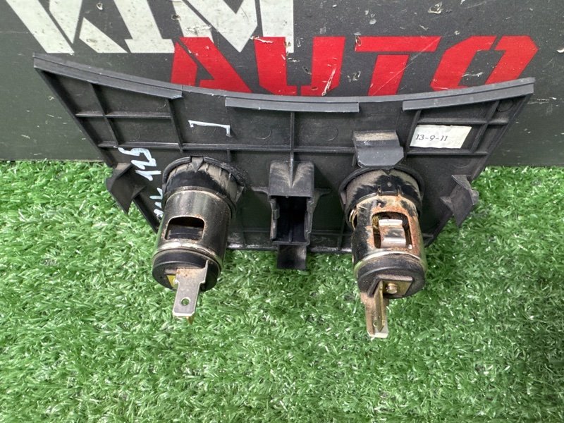 Панель с прикуривателем и розеткой Hyundai Solaris 1 2013 RB