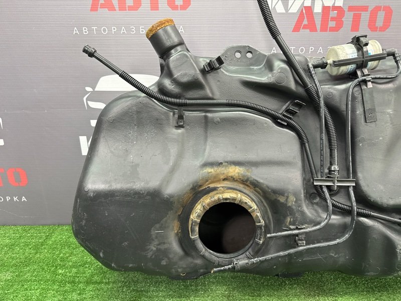 Бензобакбак топливный Volkswagen Polo 3