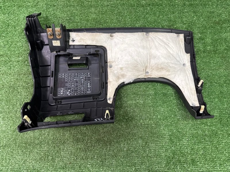 Накладка торпедо нижняя левая Hyundai Solaris 1 2013 RB