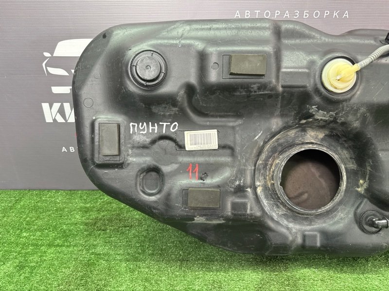 Бензобакбак топливный Fiat Punto