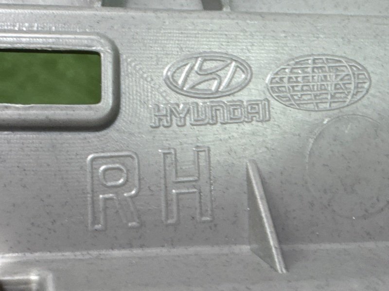 Накладка центральной стойки верхняя Hyundai Solaris 1 2013 RB