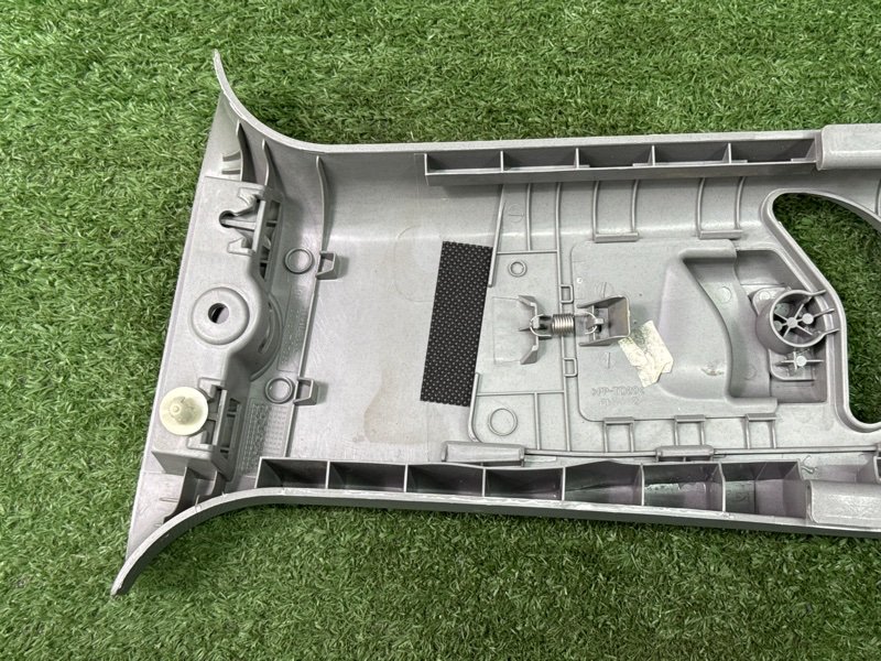 Накладка центральной стойки верхняя Hyundai Solaris 1 2013 RB