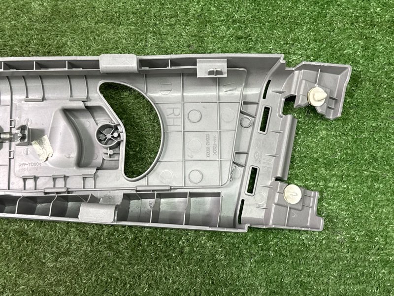 Накладка центральной стойки верхняя Hyundai Solaris 1 2013 RB