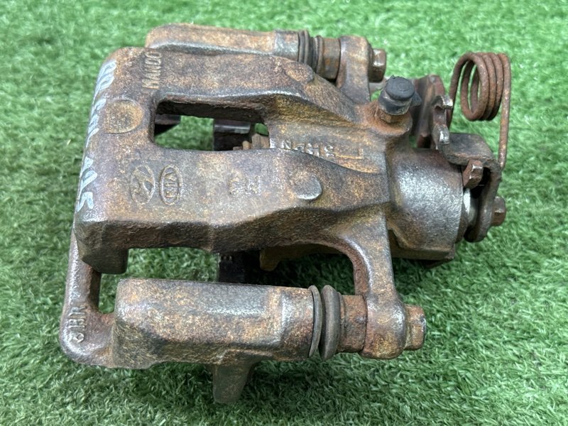 Суппорт тормозной Hyundai Solaris 1 2013 RB