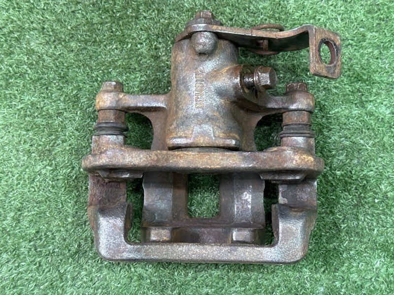 Суппорт тормозной Hyundai Solaris 1 2013 RB