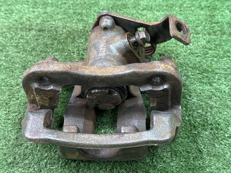 Суппорт тормозной Hyundai Solaris 1 2013 RB