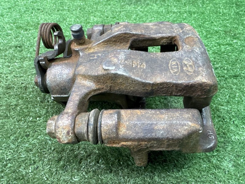 Суппорт тормозной Hyundai Solaris 1 2013 RB