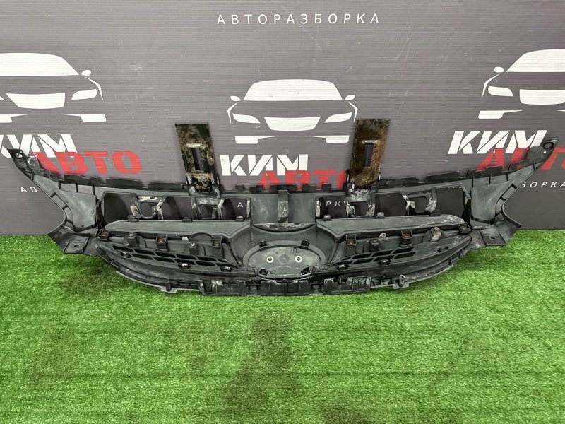 Решетка радиатора Hyundai Solaris 1 2013 RB