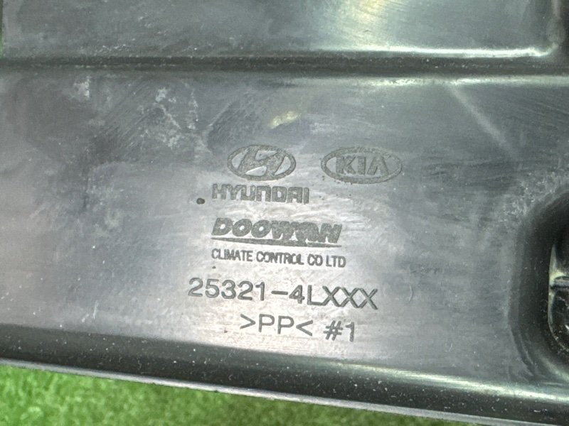 Дефлектор радиатора Hyundai Solaris 1 2013 RB