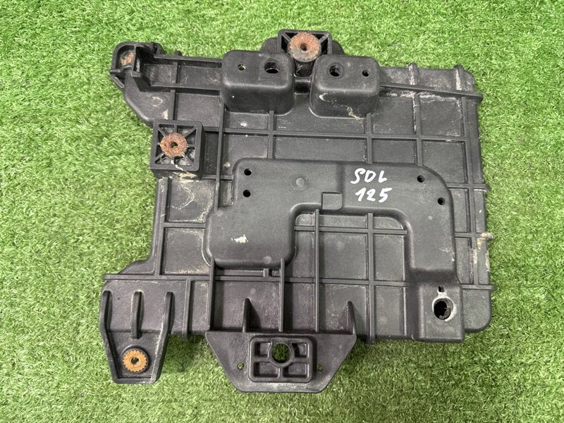 Площадка под АКБ Hyundai Solaris 1 2013 RB