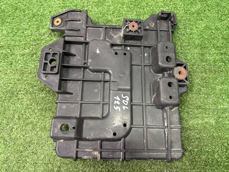 Площадка под АКБ Hyundai Solaris 1 2013 RB