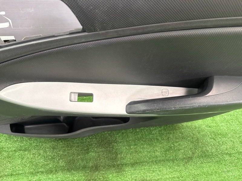 Обшивка двери Hyundai Solaris 1 2013 RB