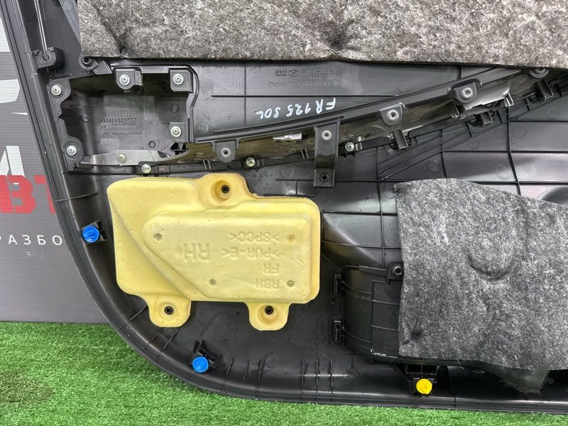 Обшивка двери Hyundai Solaris 1 2013 RB