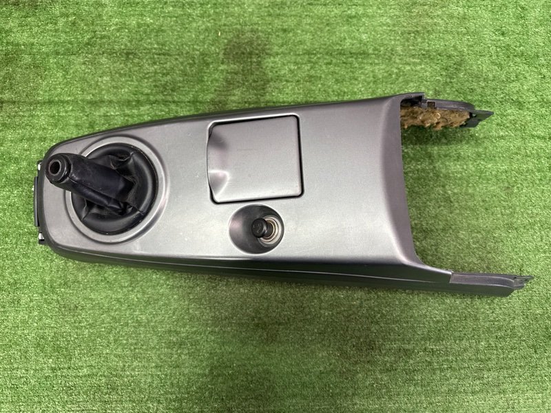 Центральная консоль(тоннель) МКПП Mitsubishi Lancer 9