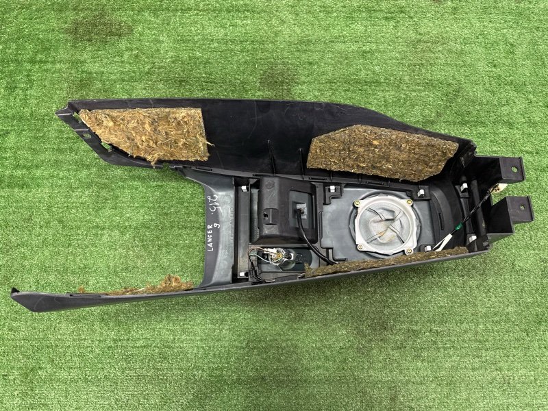 Центральная консоль(тоннель) МКПП Mitsubishi Lancer 9