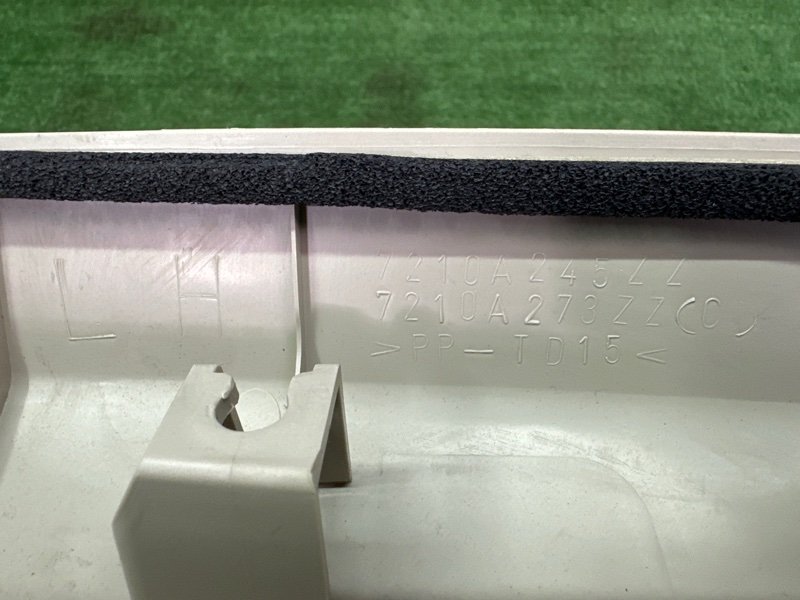 Накладка стойки лобового стекла Mitsubishi Outlander 3