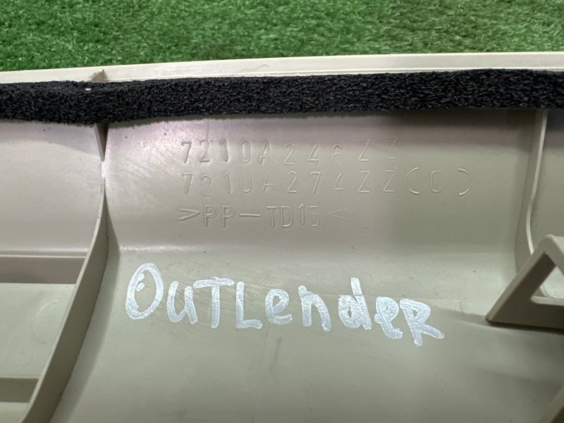 Накладка стойки лобового стекла Mitsubishi Outlander 3