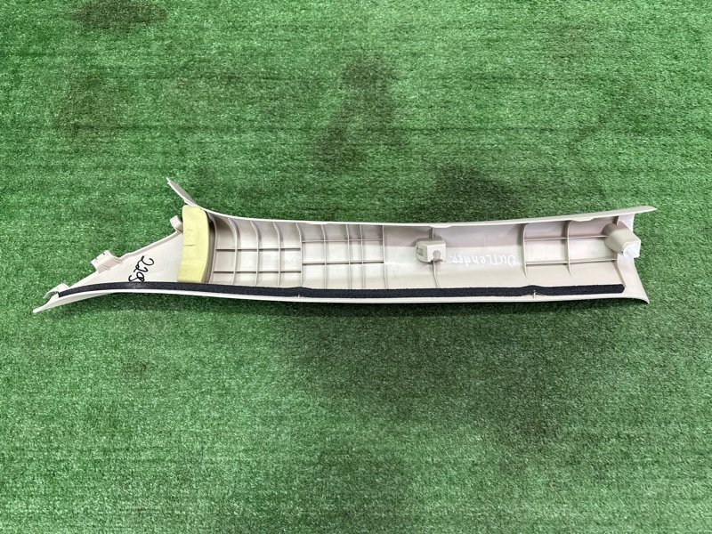 Накладка стойки лобового стекла Mitsubishi Outlander 3