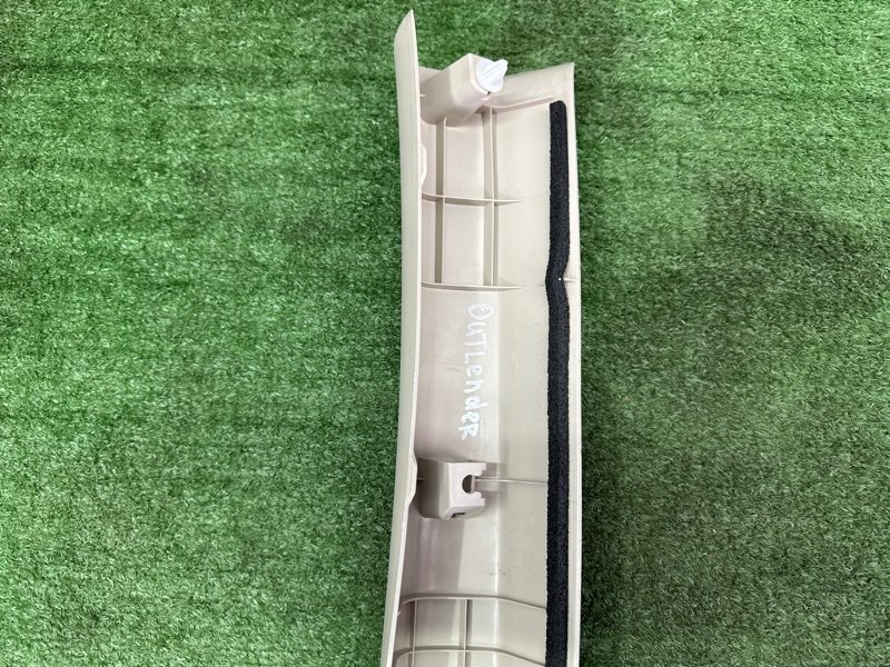 Накладка стойки лобового стекла Mitsubishi Outlander 3