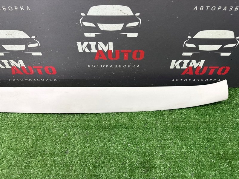 Накладка крышки багажника Peugeot 307