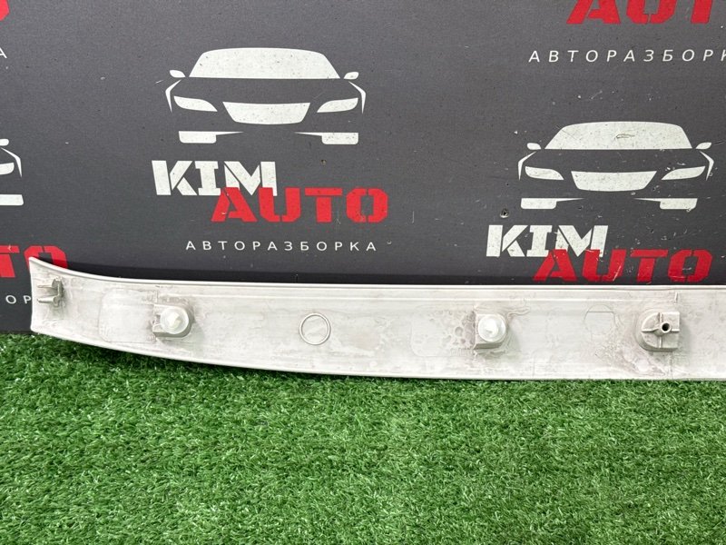 Накладка крышки багажника Peugeot 307