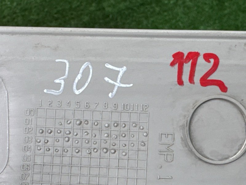 Накладка крышки багажника Peugeot 307