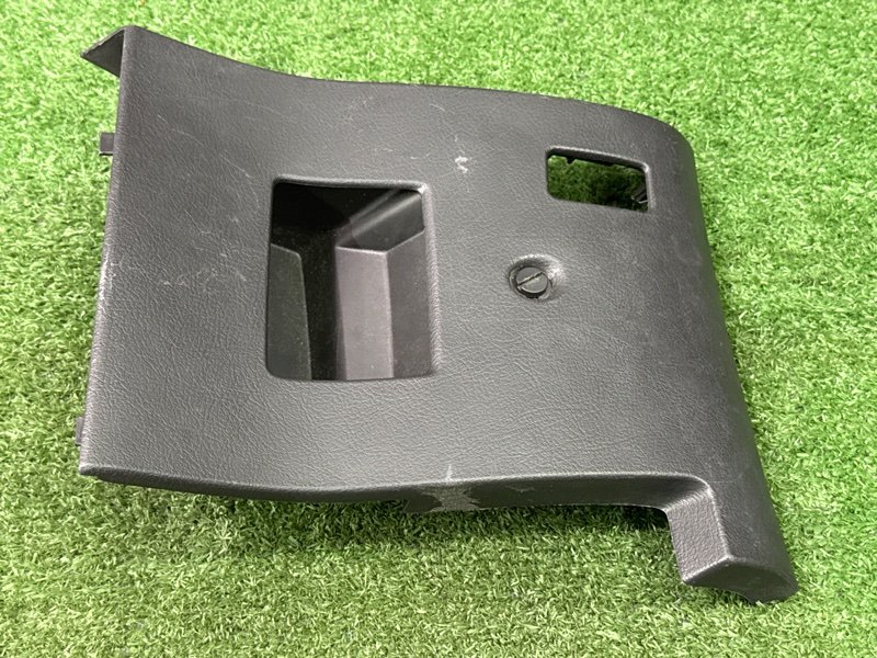 Крышка блока предохранителей салона Peugeot 307