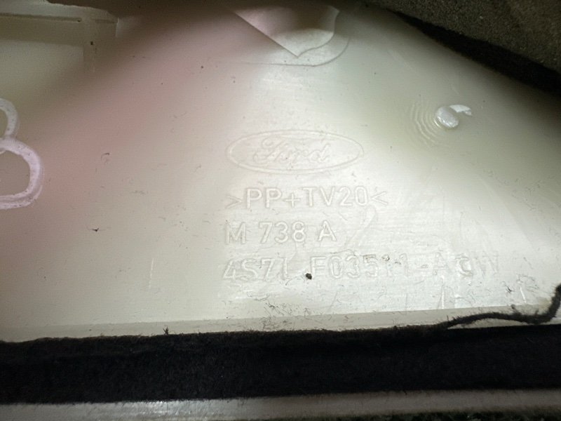 Накладка стойки лобового стекла Ford Mondeo 3