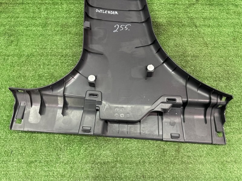 Накладка центральной стойки нижняя Mitsubishi Outlander 3