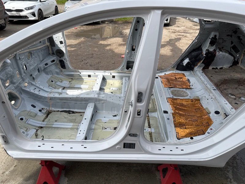 Порог со стойкой Hyundai i30 2013