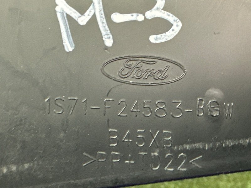 Накладка центральной стойки нижняя Ford Mondeo 3