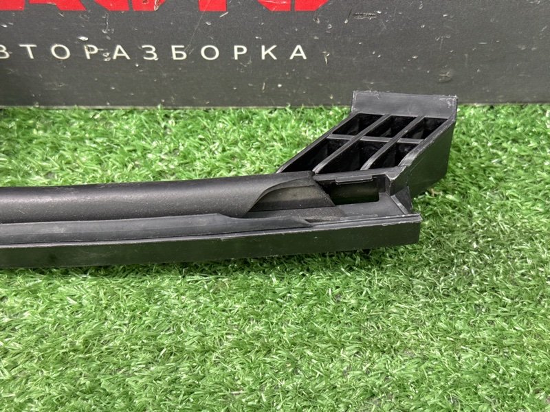 Направляющая стекла двери Hyundai Solaris 1 2013 RB