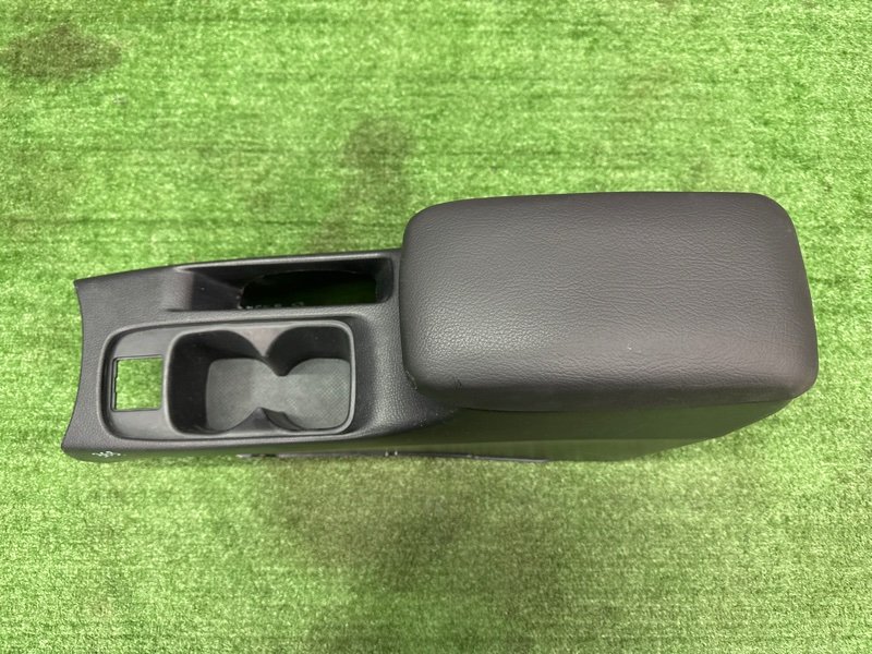 Подлокотник Mitsubishi Lancer 9