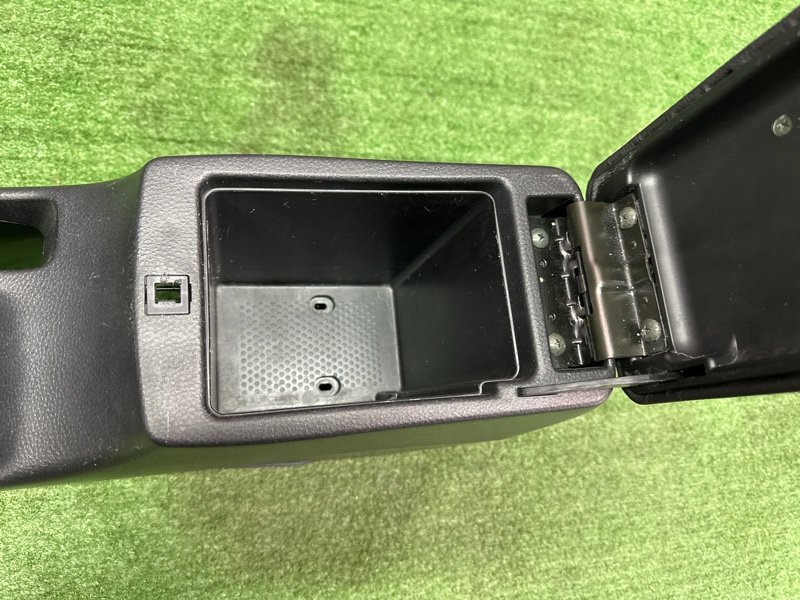 Подлокотник Mitsubishi Lancer 9