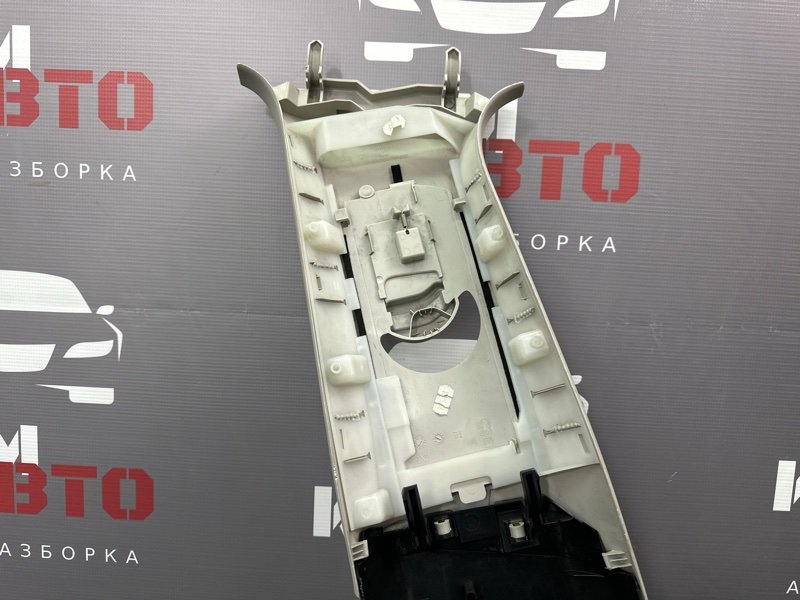 Накладка центральной стойки Peugeot 308