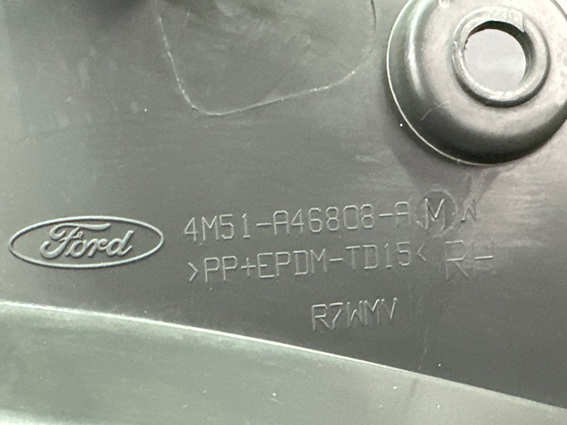 Опора полки багажника Ford Focus 2