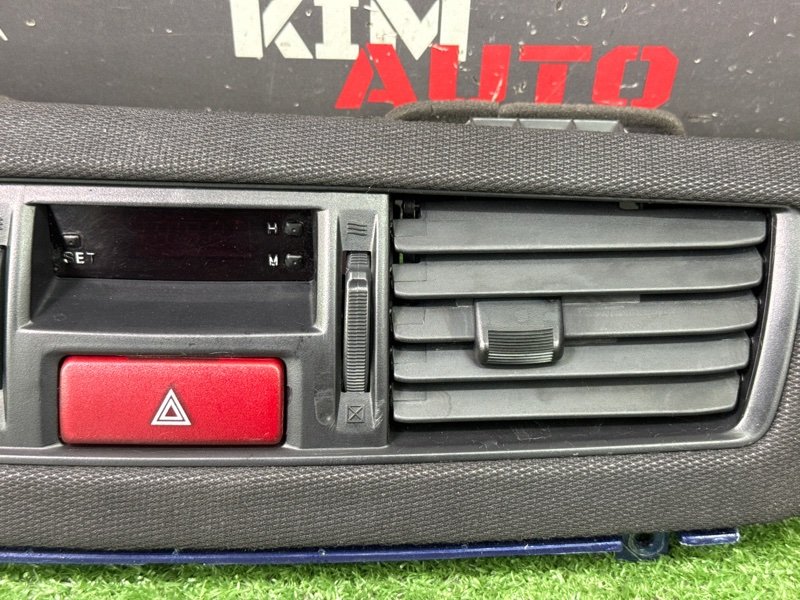 Дефлектор отопителя центральный Mitsubishi Lancer 9
