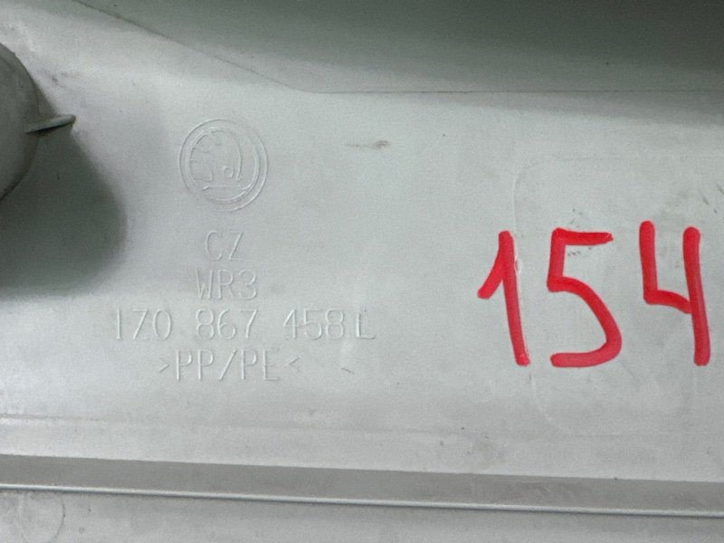 Накладка стойки лобового стекла Skoda Octavia A5