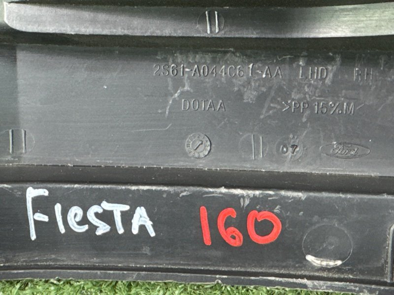 Накладка на торпедо Ford Fiesta