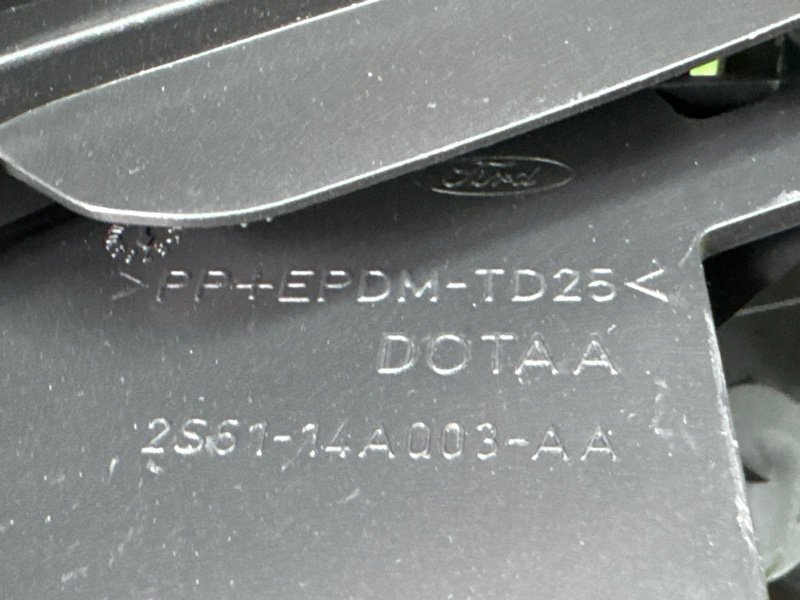 Накладка торпедо Ford Fiesta