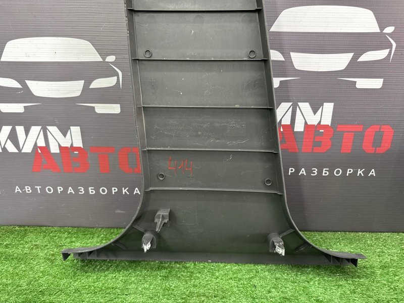 Накладка центральной стойки нижняя Ford Focus 2