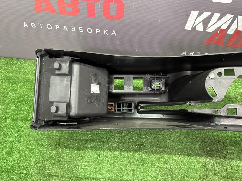 Консоль центральная Peugeot 407