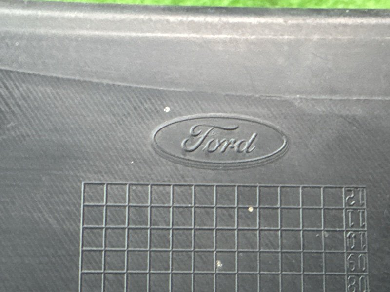 Накладка замка багажника Ford Focus 2