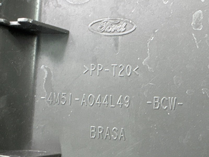 Кожух рычага стояночного тормоза Ford Focus 2