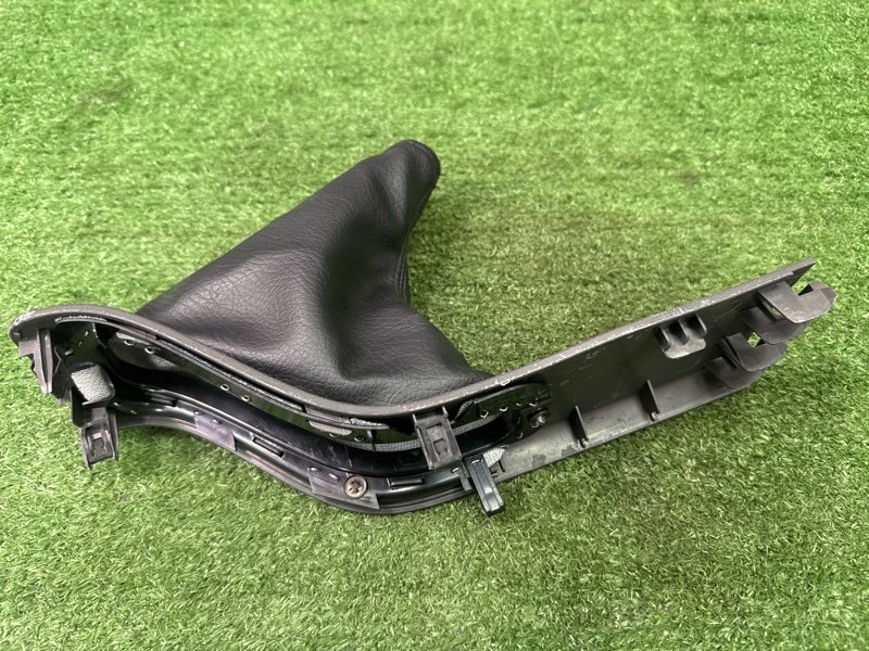 Кожух рычага стояночного тормоза Ford Focus 2