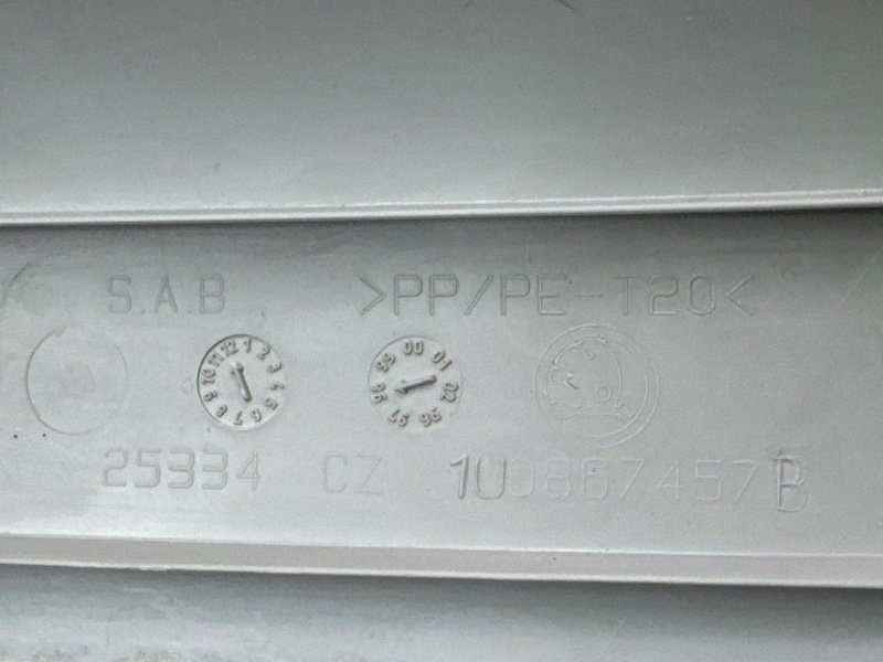 Накладка стойки лобового стекла Skoda Octavia A4