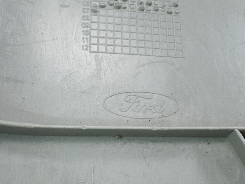Накладка стойки лобового стекла Ford Focus 2